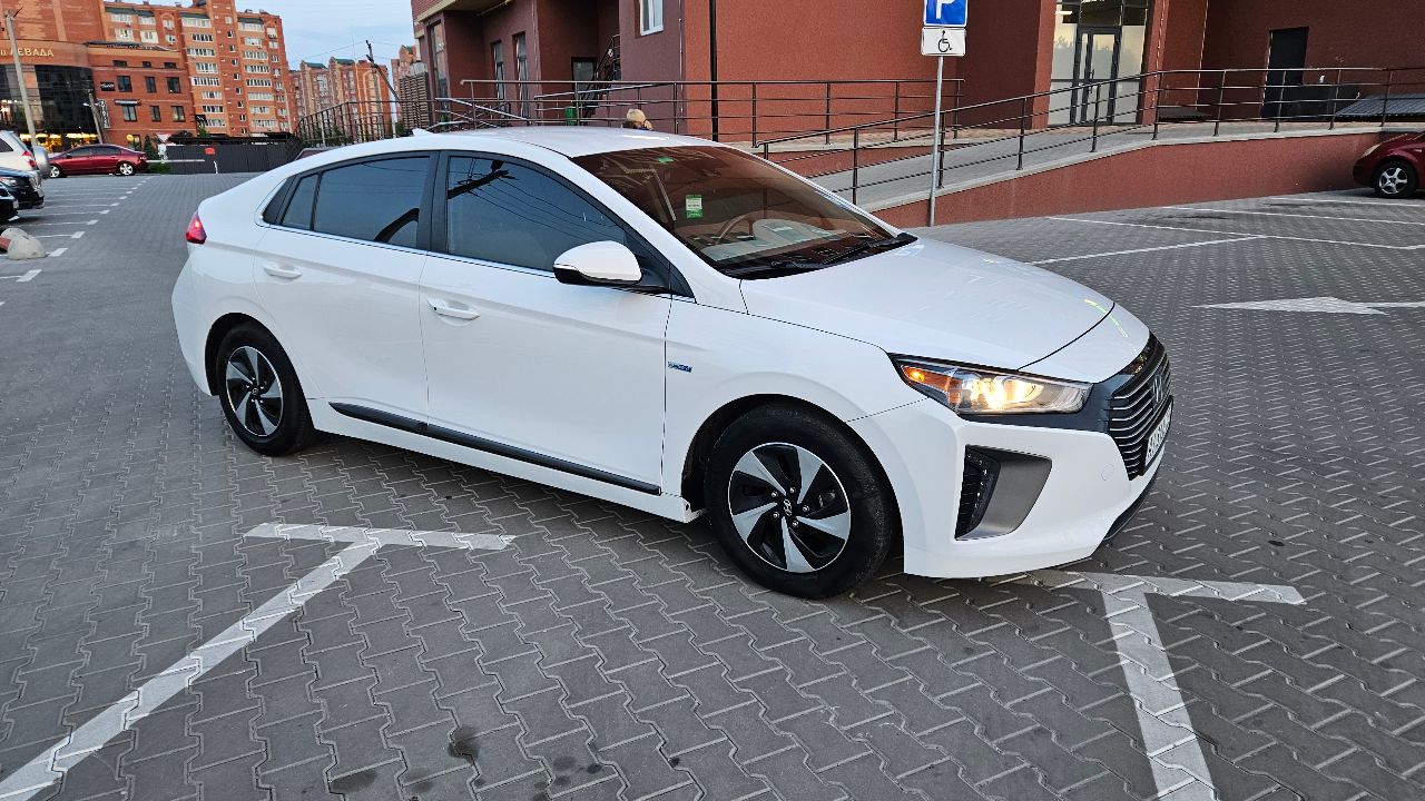 Hyundai IONIQ - фото 1