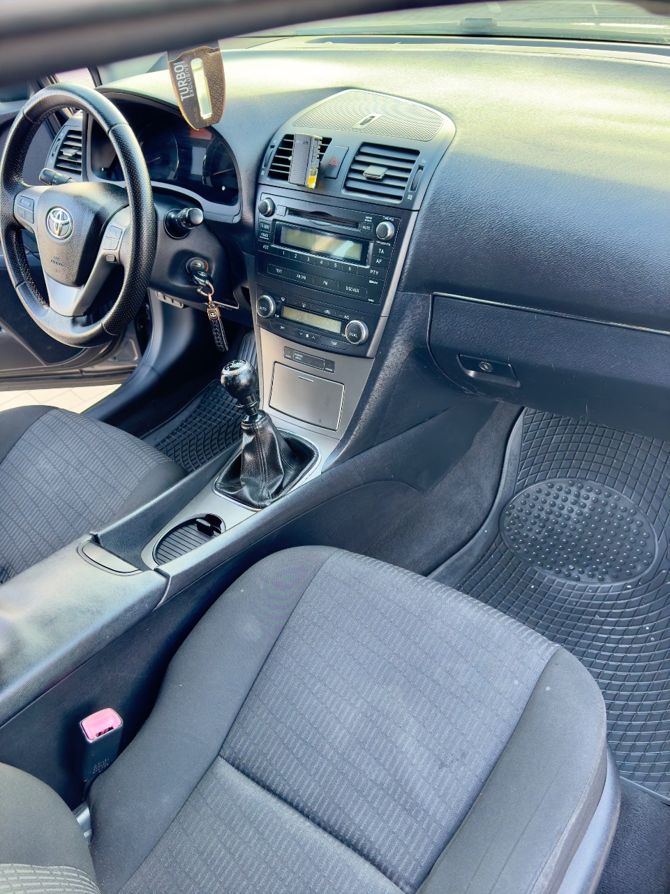 Toyota Avensis - фото 12