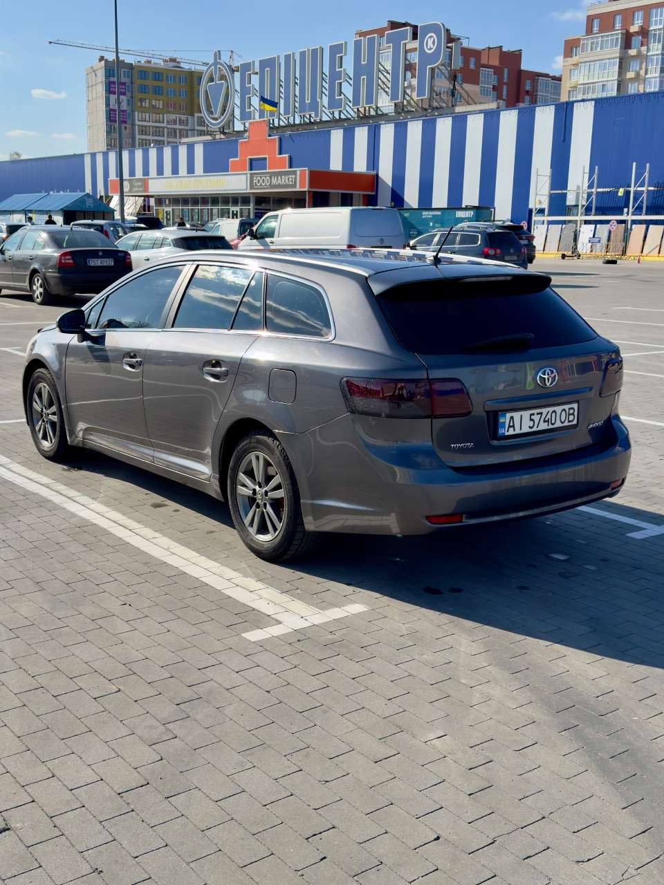 Toyota Avensis - фото 5