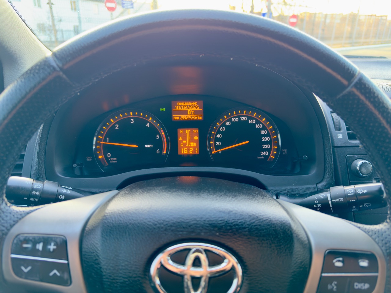 Toyota Avensis - фото 10