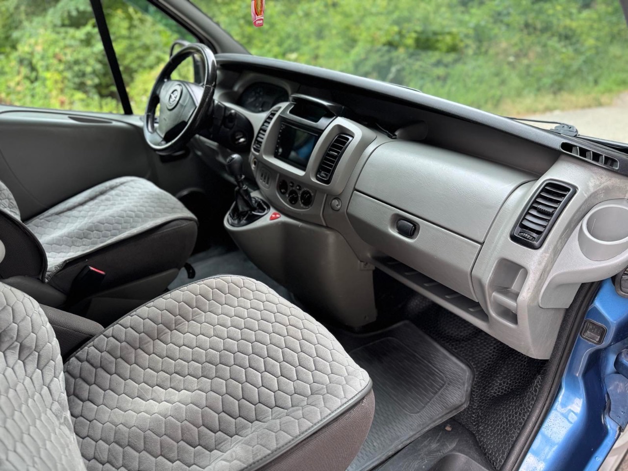 Opel Vivaro - фото 11