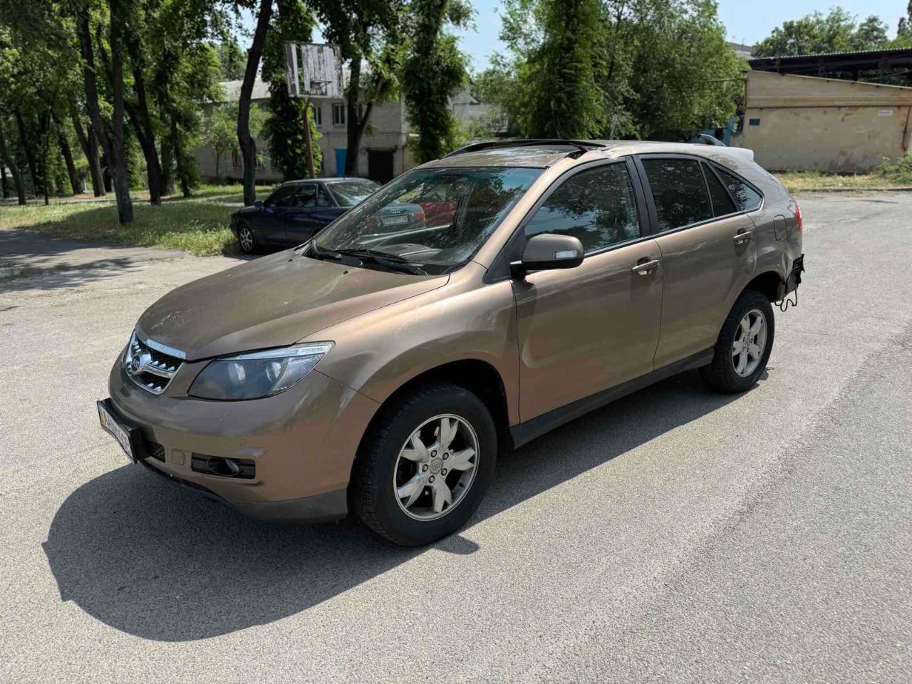 BYD S6 - фото 1