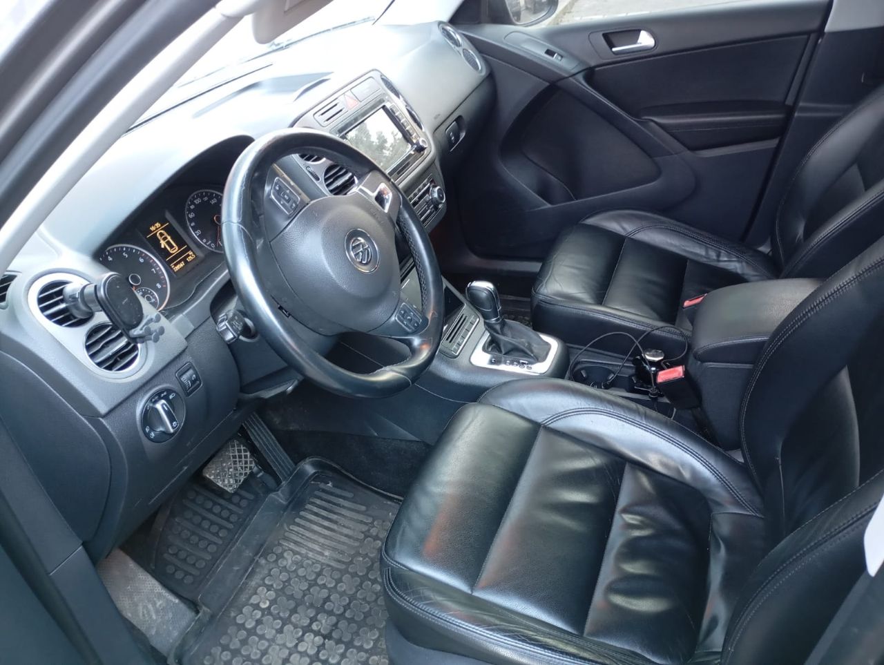 Volkswagen Tiguan - фото 8