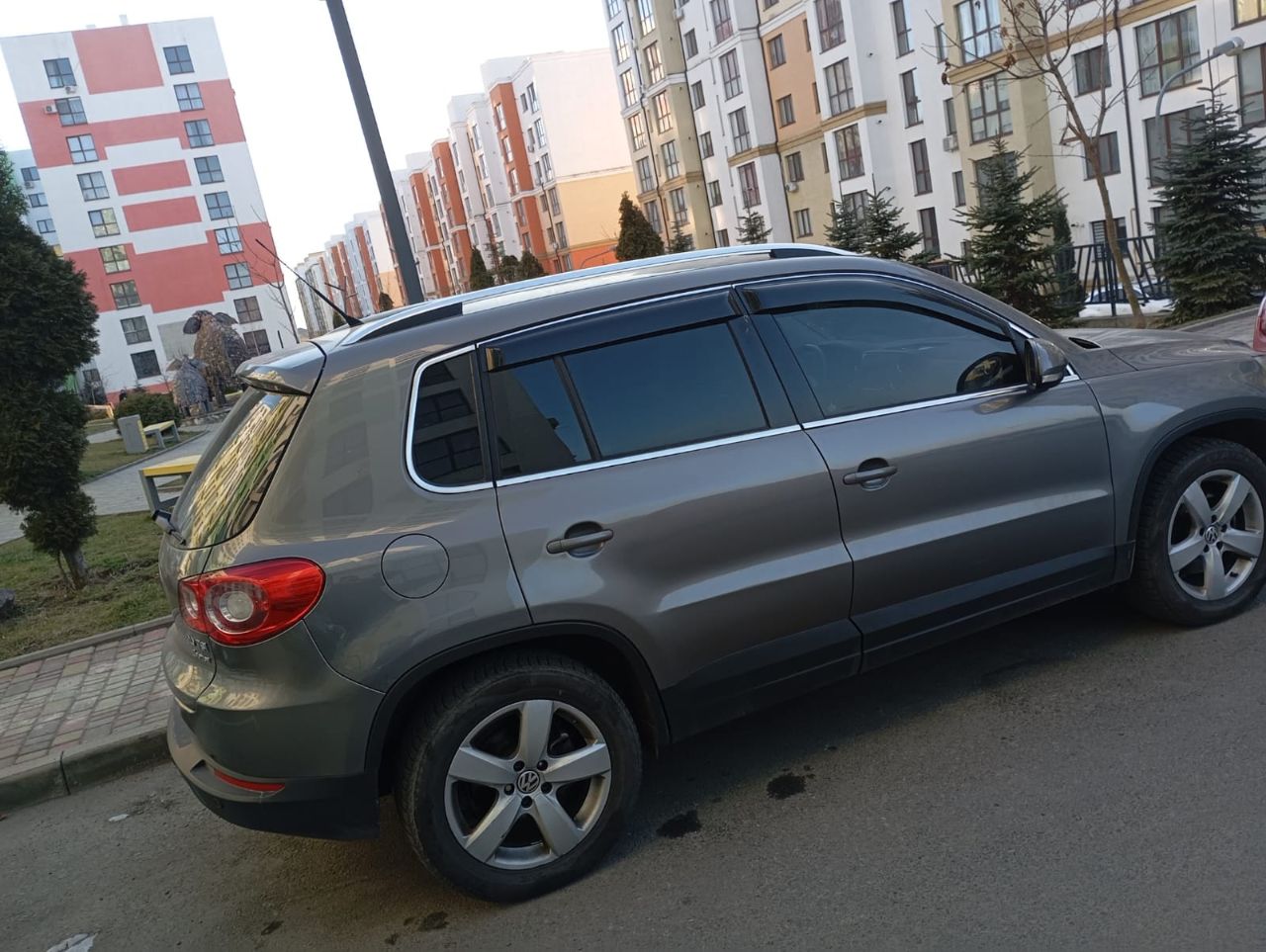 Volkswagen Tiguan - фото 13