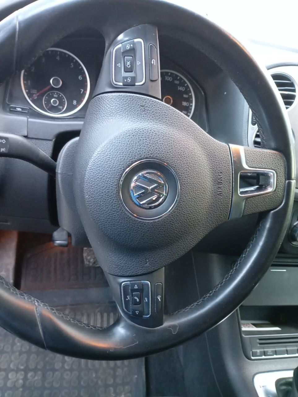 Volkswagen Tiguan - фото 11