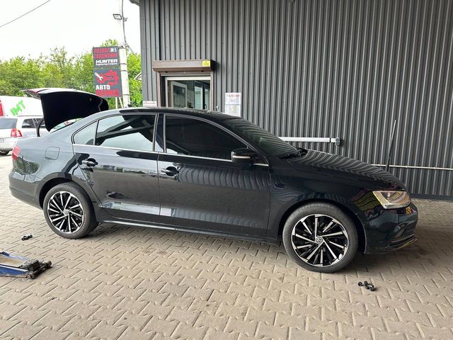 Volkswagen Jetta - фото 4