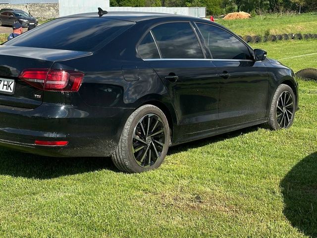 Volkswagen Jetta - фото 2