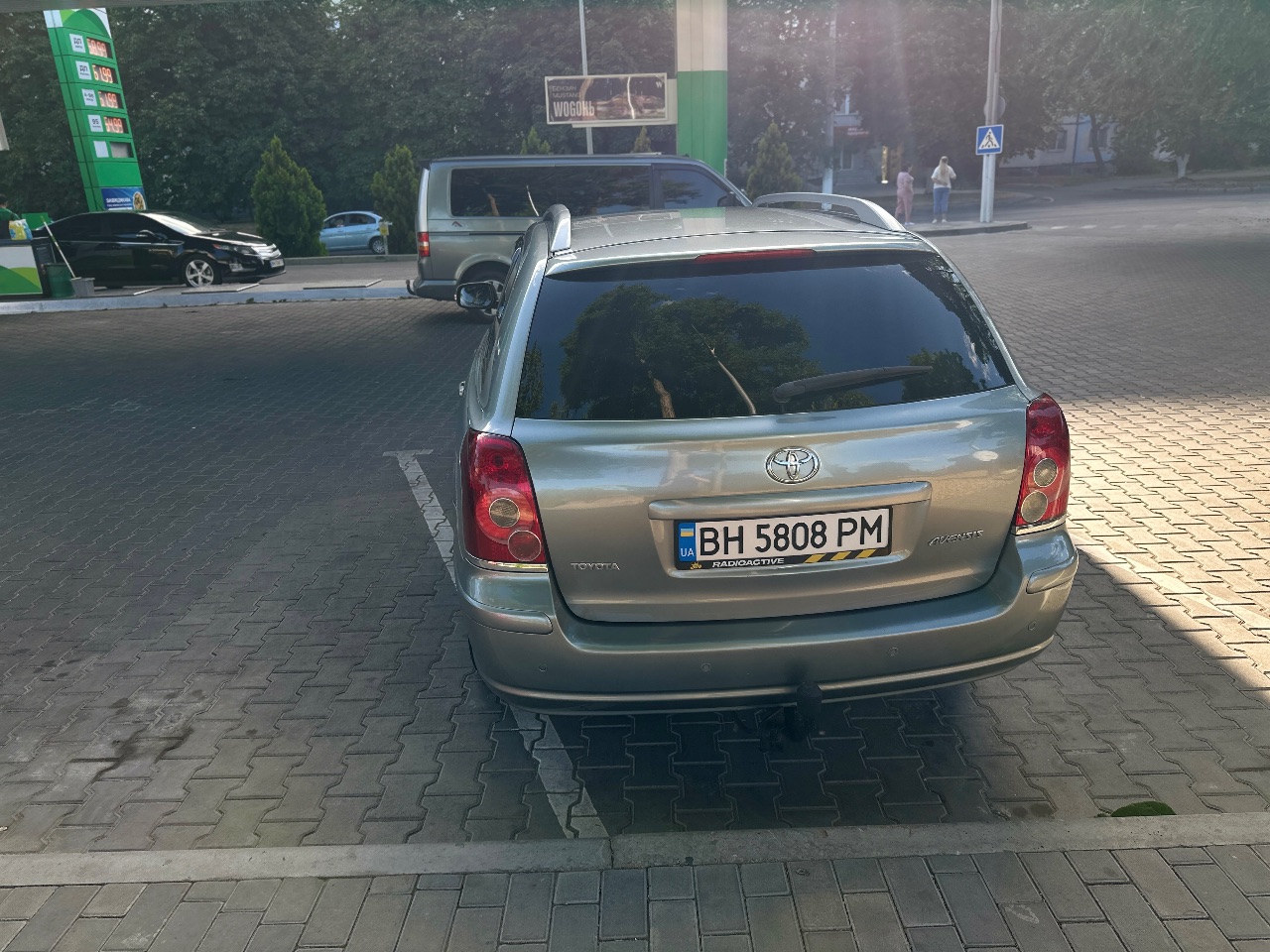 Toyota Avensis - фото 4