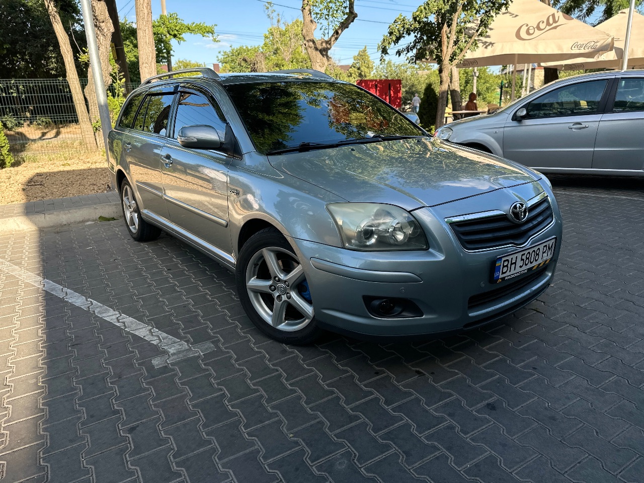 Toyota Avensis - фото 2