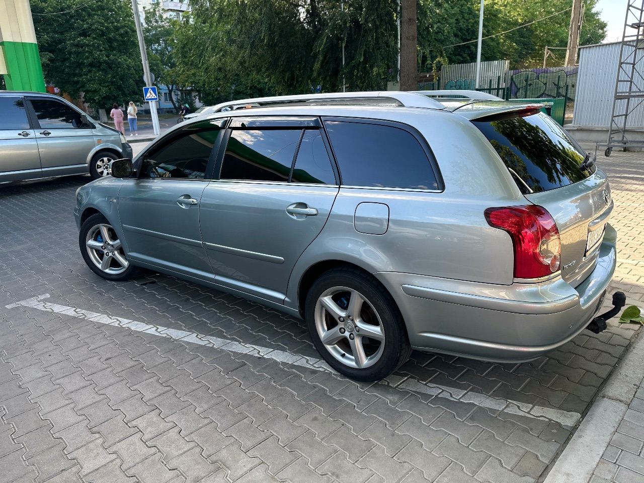 Toyota Avensis - фото 5