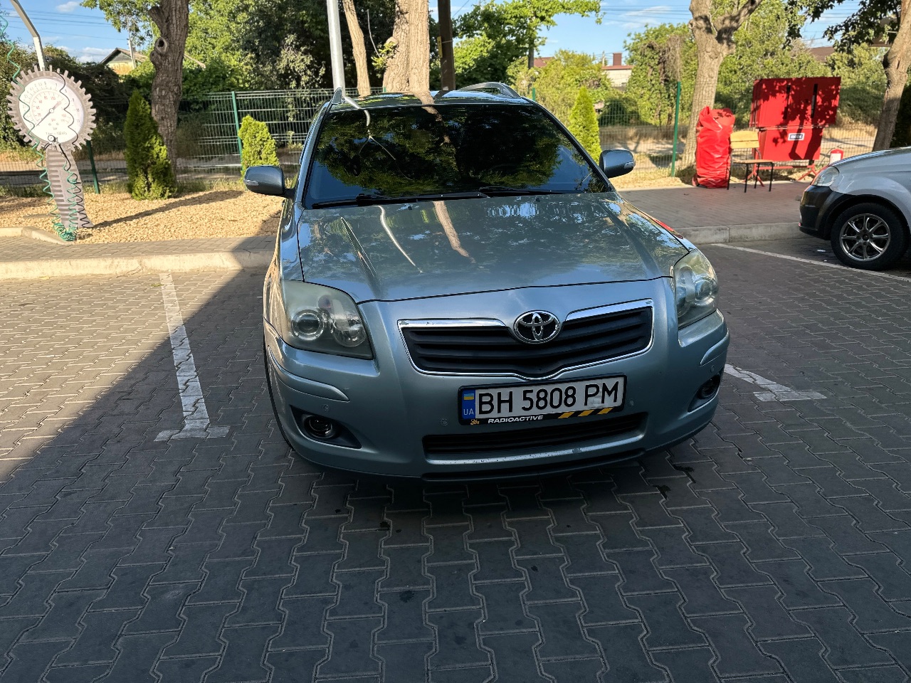 Toyota Avensis - фото 1