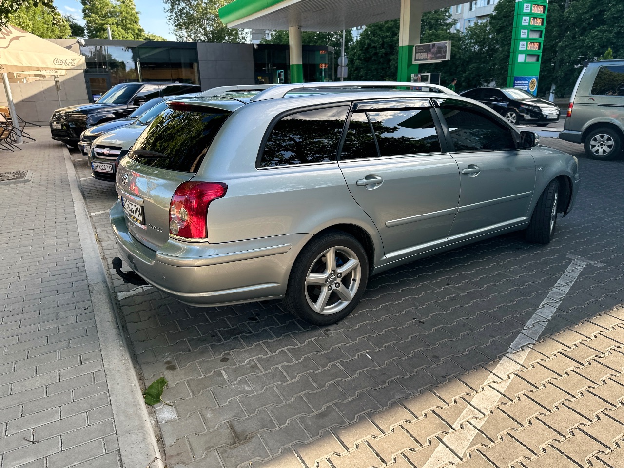 Toyota Avensis - фото 3