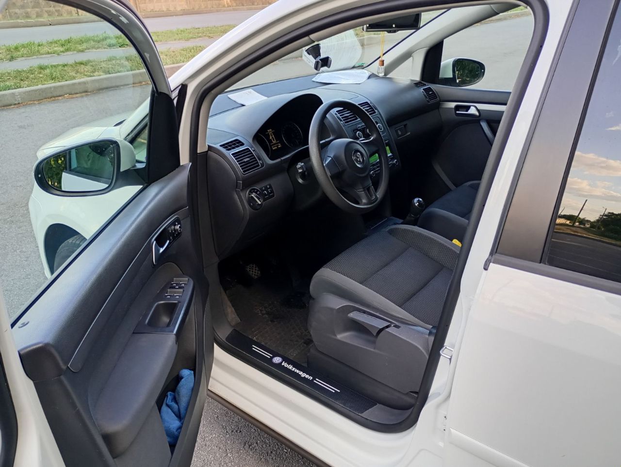 Volkswagen Touran - фото 12
