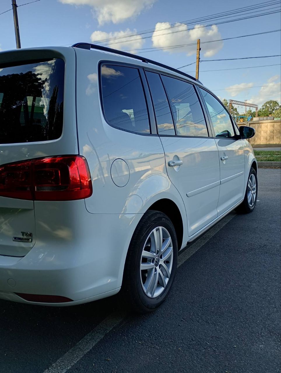 Volkswagen Touran - фото 5