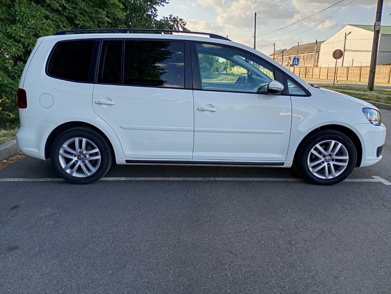 Volkswagen Touran - фото 6