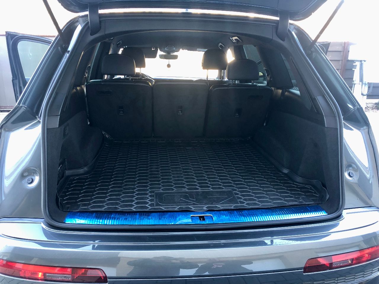 Audi Q7 - фото 12