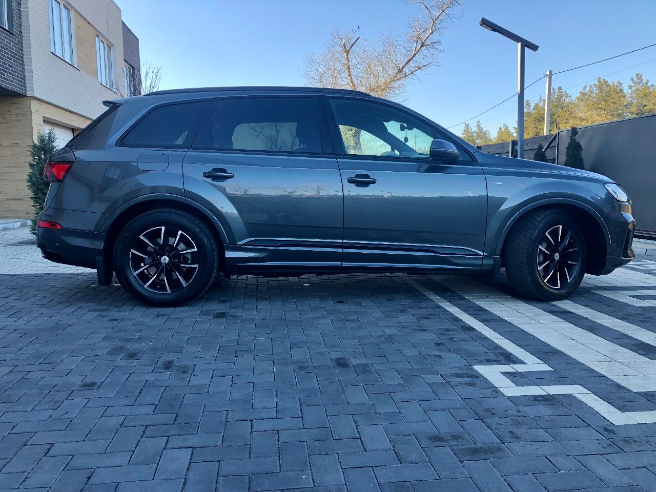 Audi Q7 - фото 7