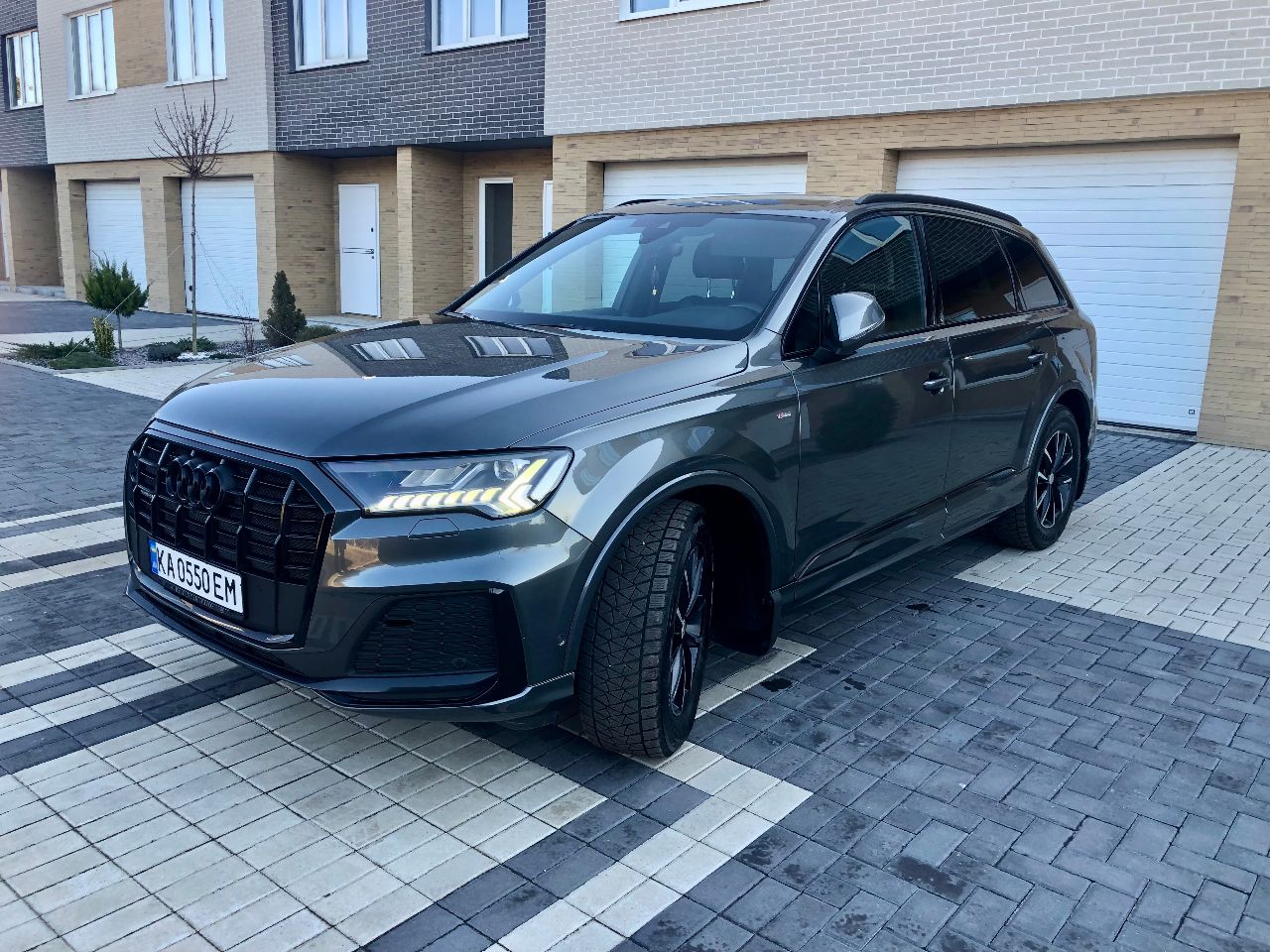 Audi Q7 - фото 14