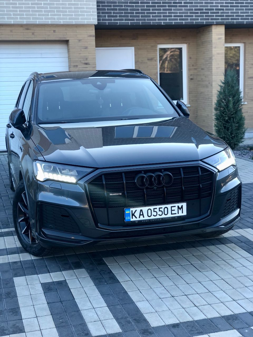 Audi Q7 - фото 1