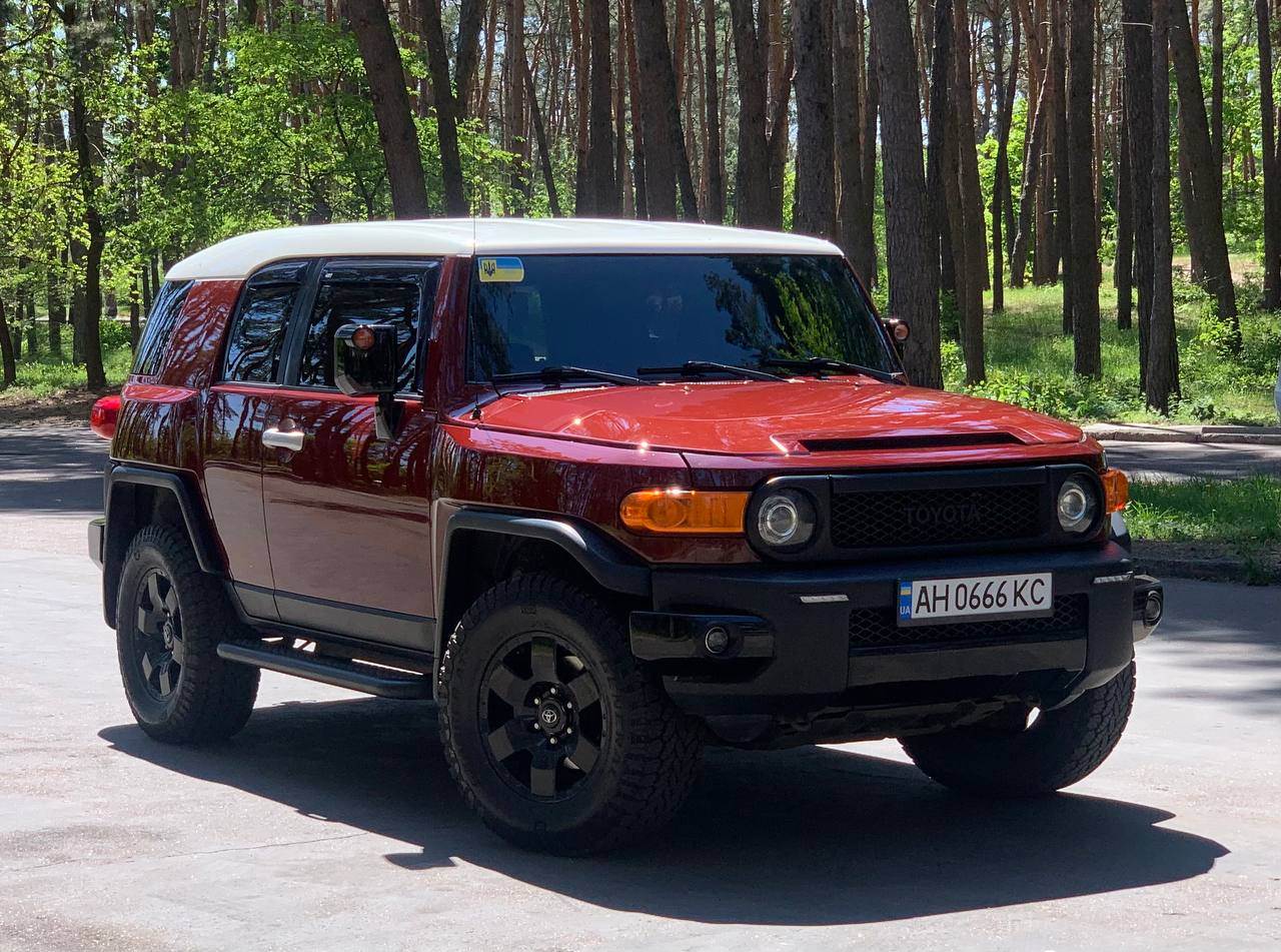Toyota FJ Cruiser - фото 1