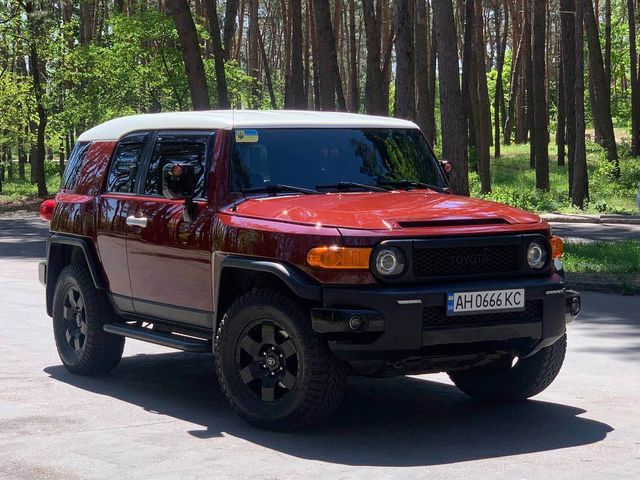 Toyota FJ Cruiser - фото 1