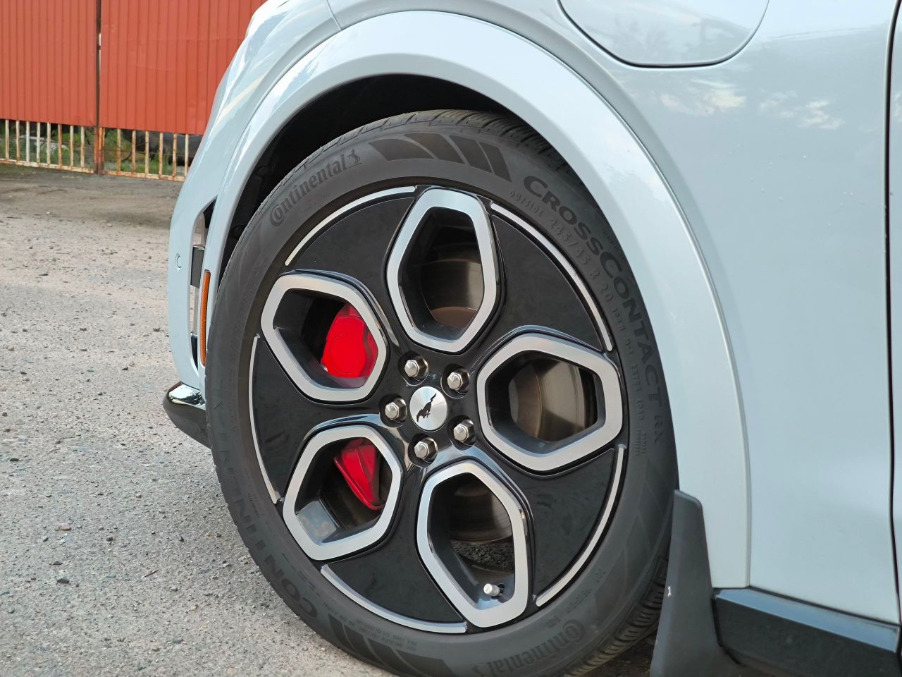 Ford Mustang Mach-E - фото 24