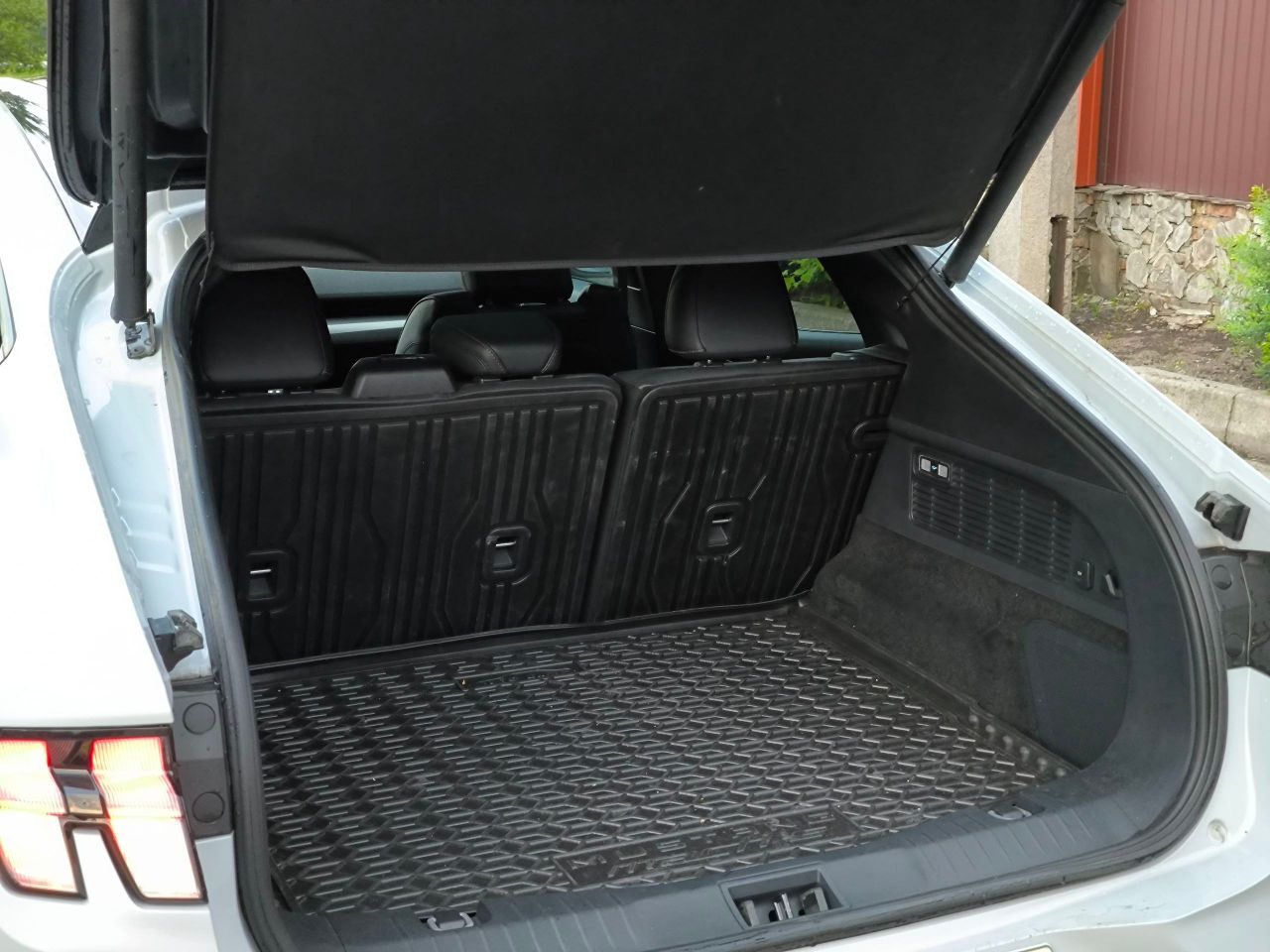 Ford Mustang Mach-E - фото 12