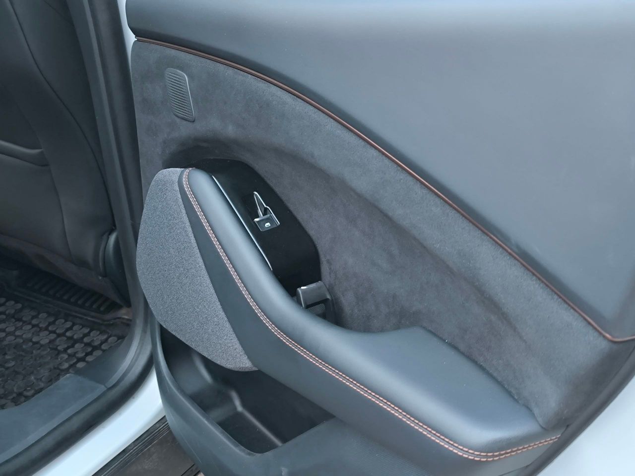 Ford Mustang Mach-E - фото 17