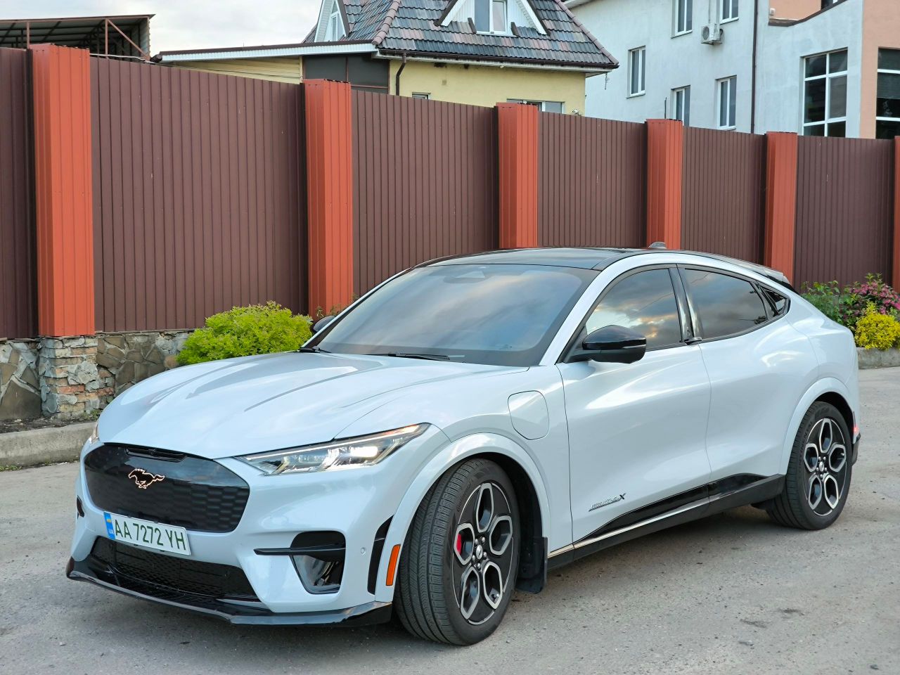 Ford Mustang Mach-E - фото 2