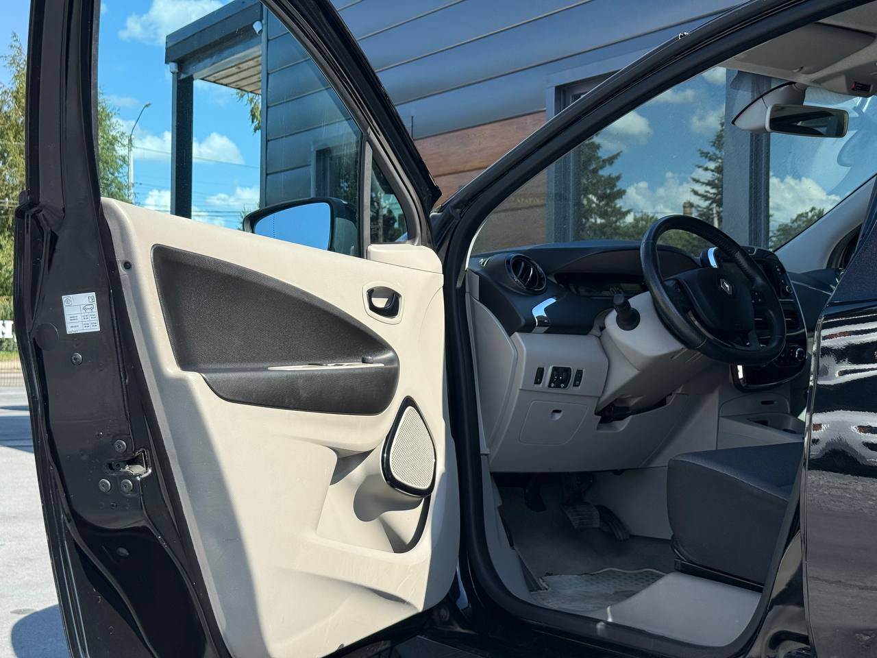 Renault ZOE - фото 12