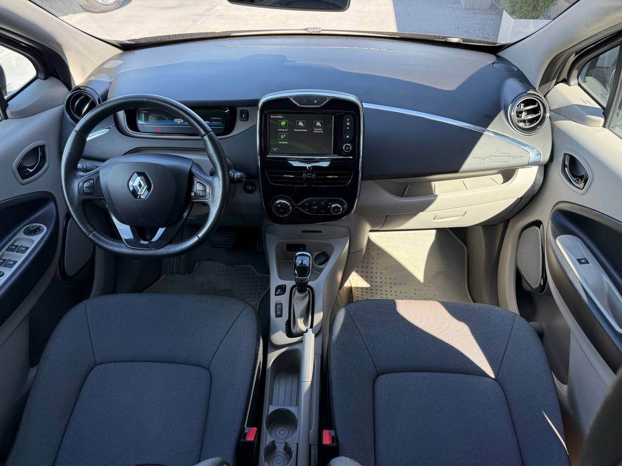 Renault ZOE - фото 47