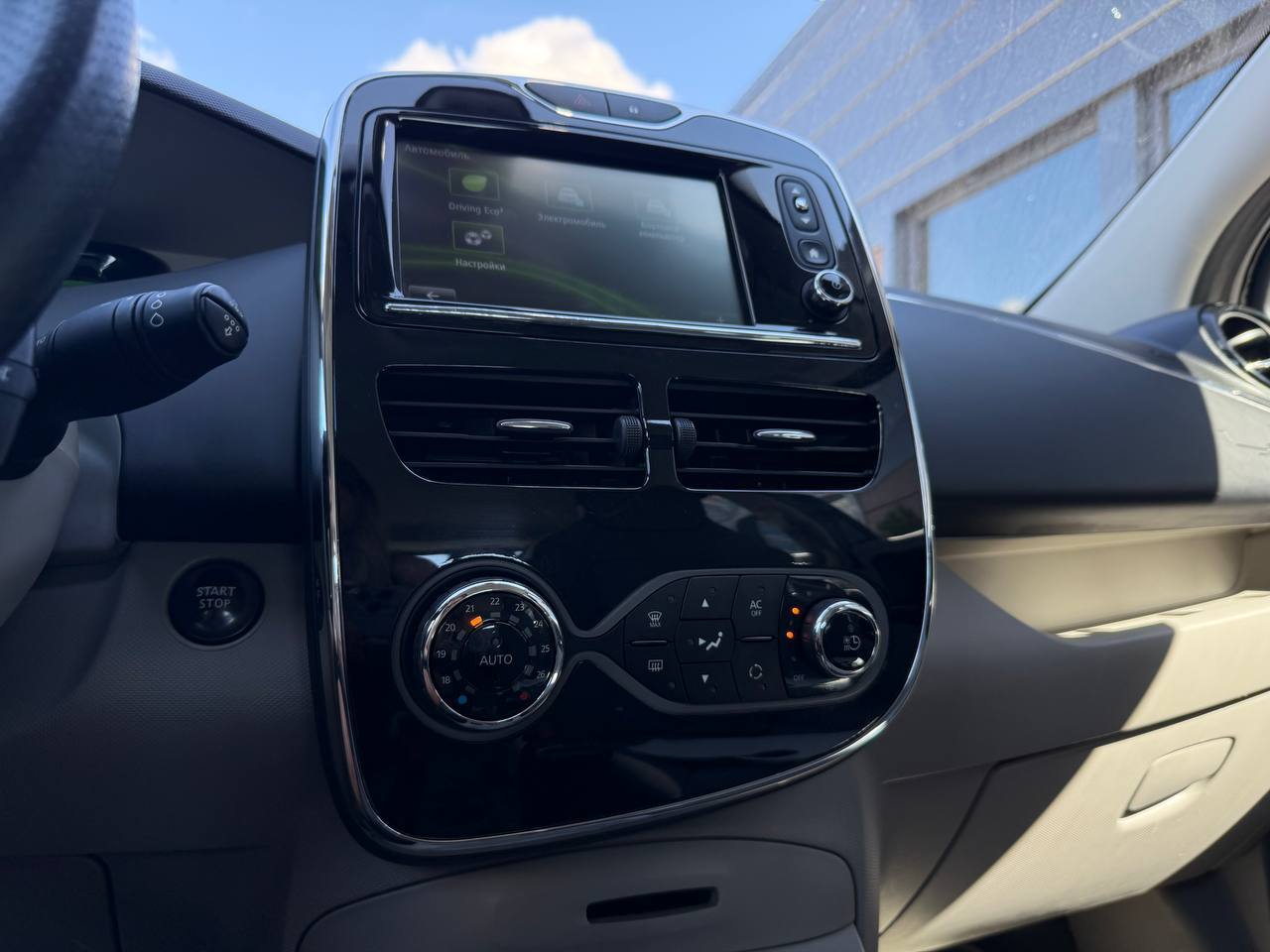 Renault ZOE - фото 29