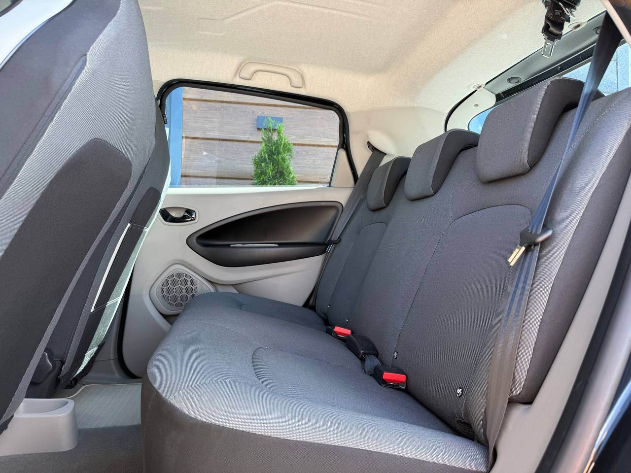 Renault ZOE - фото 42