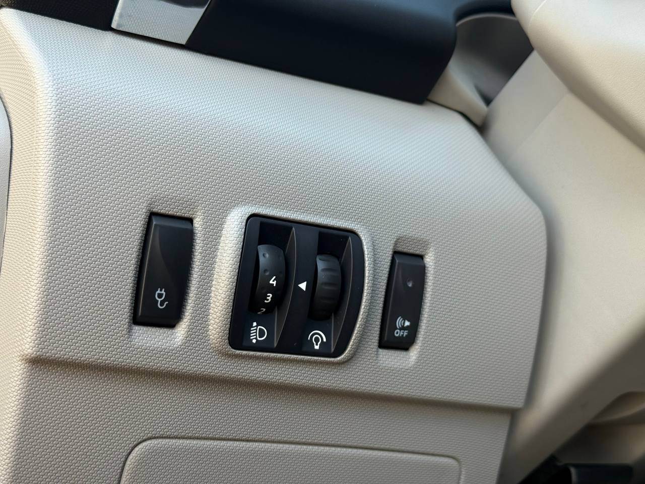 Renault ZOE - фото 16