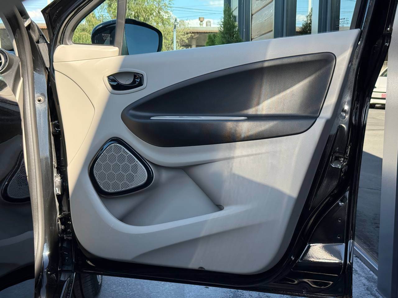 Renault ZOE - фото 49