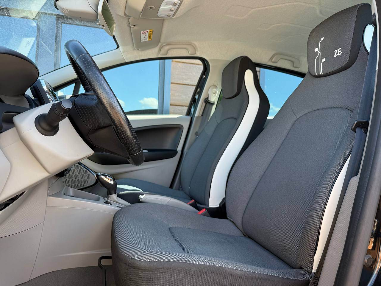 Renault ZOE - фото 18