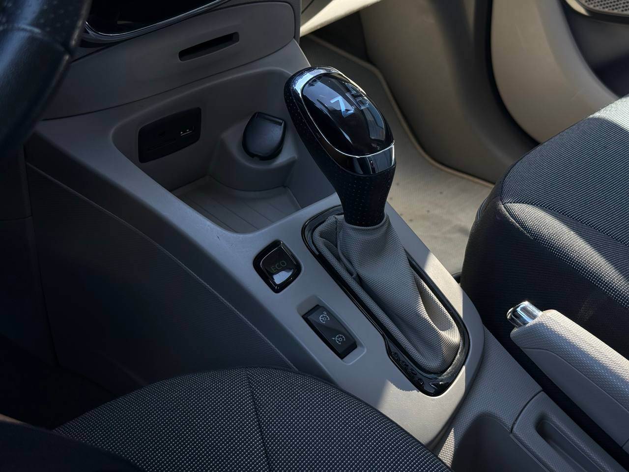 Renault ZOE - фото 34