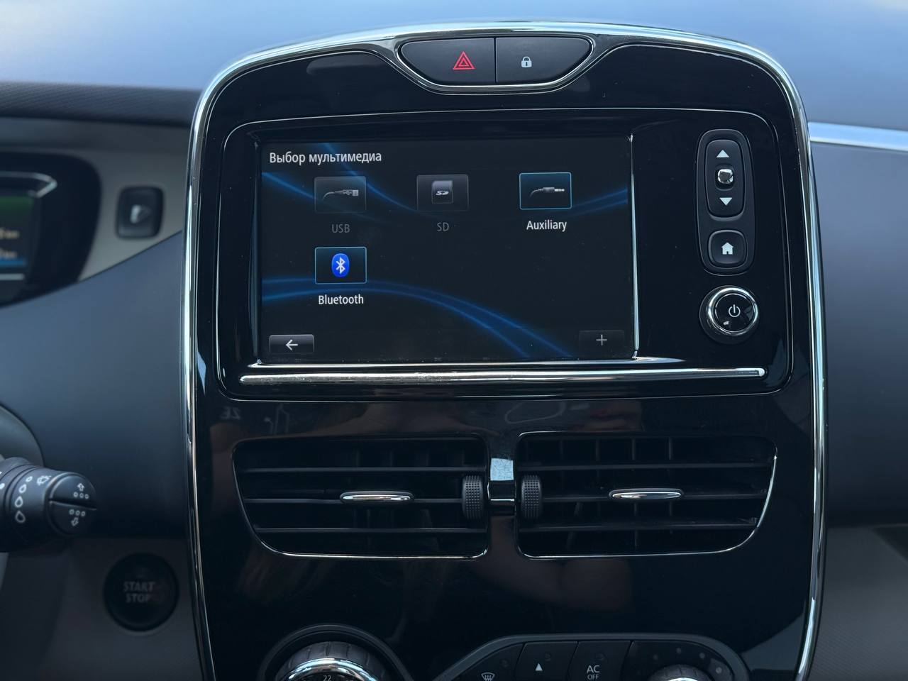 Renault ZOE - фото 28