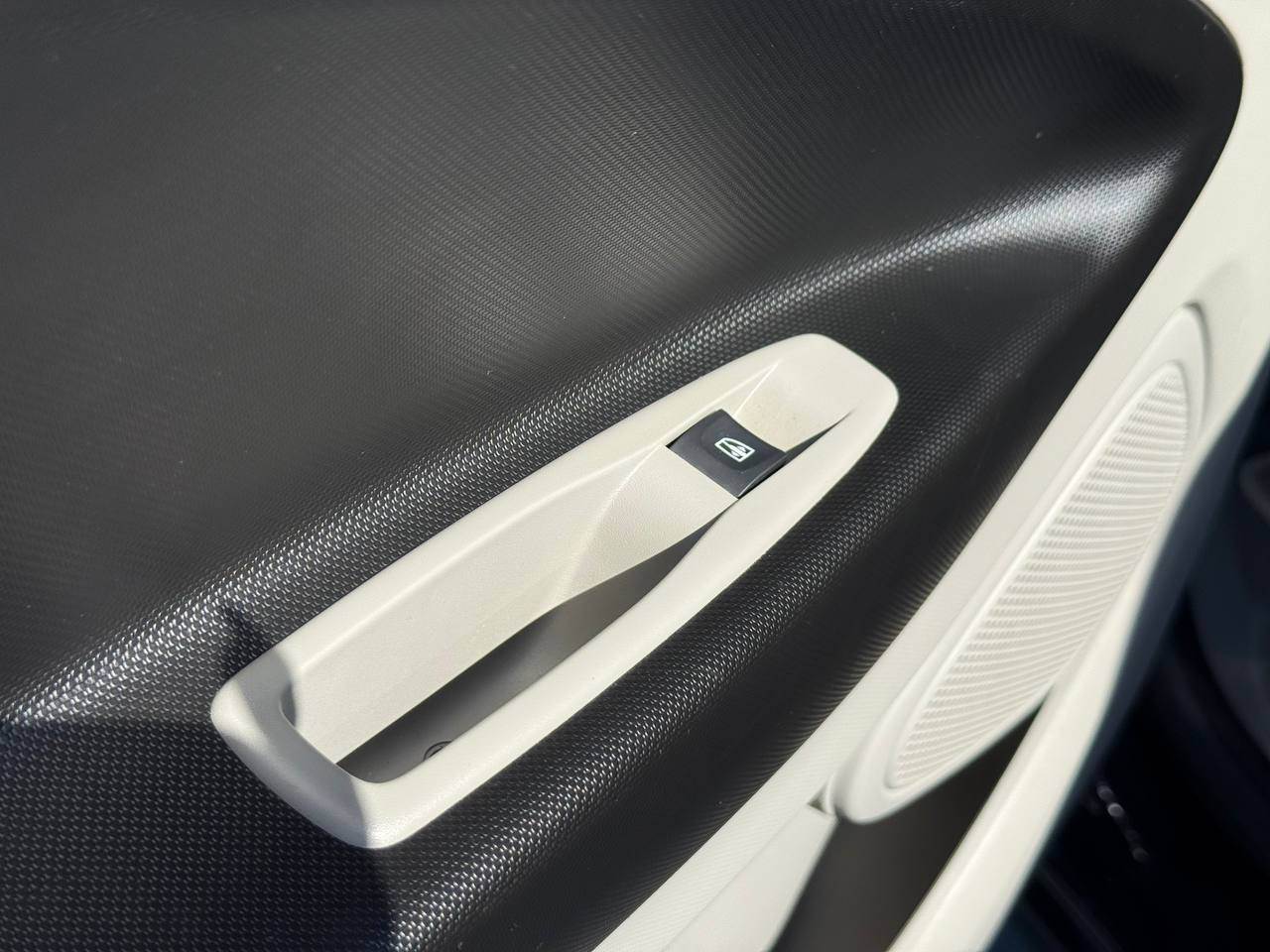 Renault ZOE - фото 39