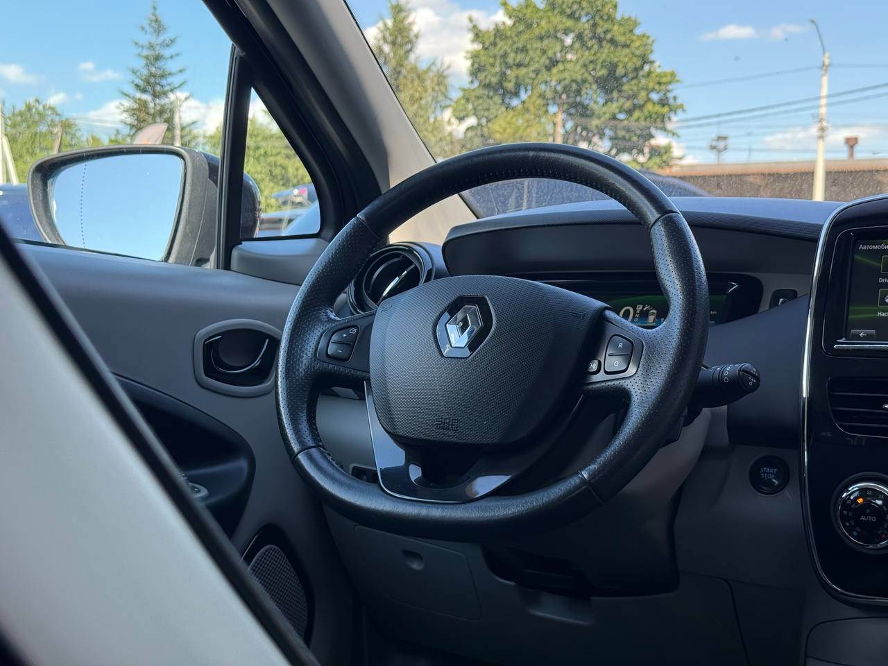 Renault ZOE - фото 46