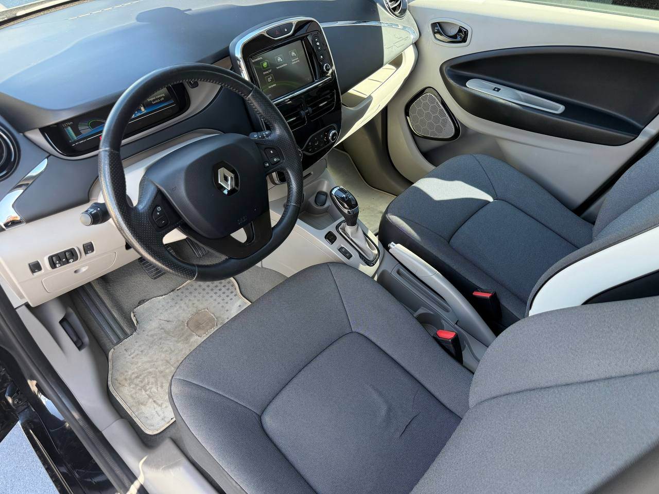 Renault ZOE - фото 20