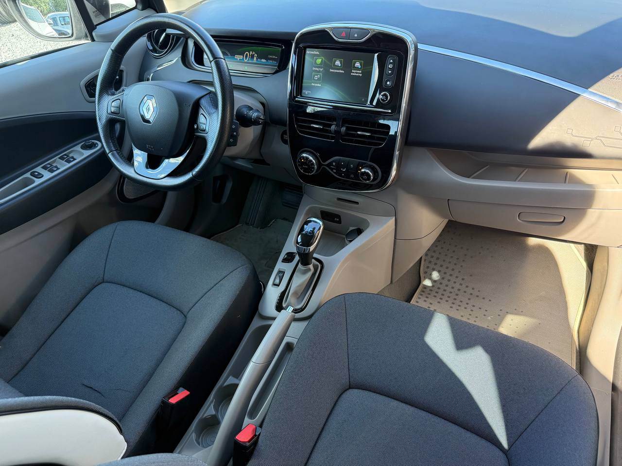 Renault ZOE - фото 50