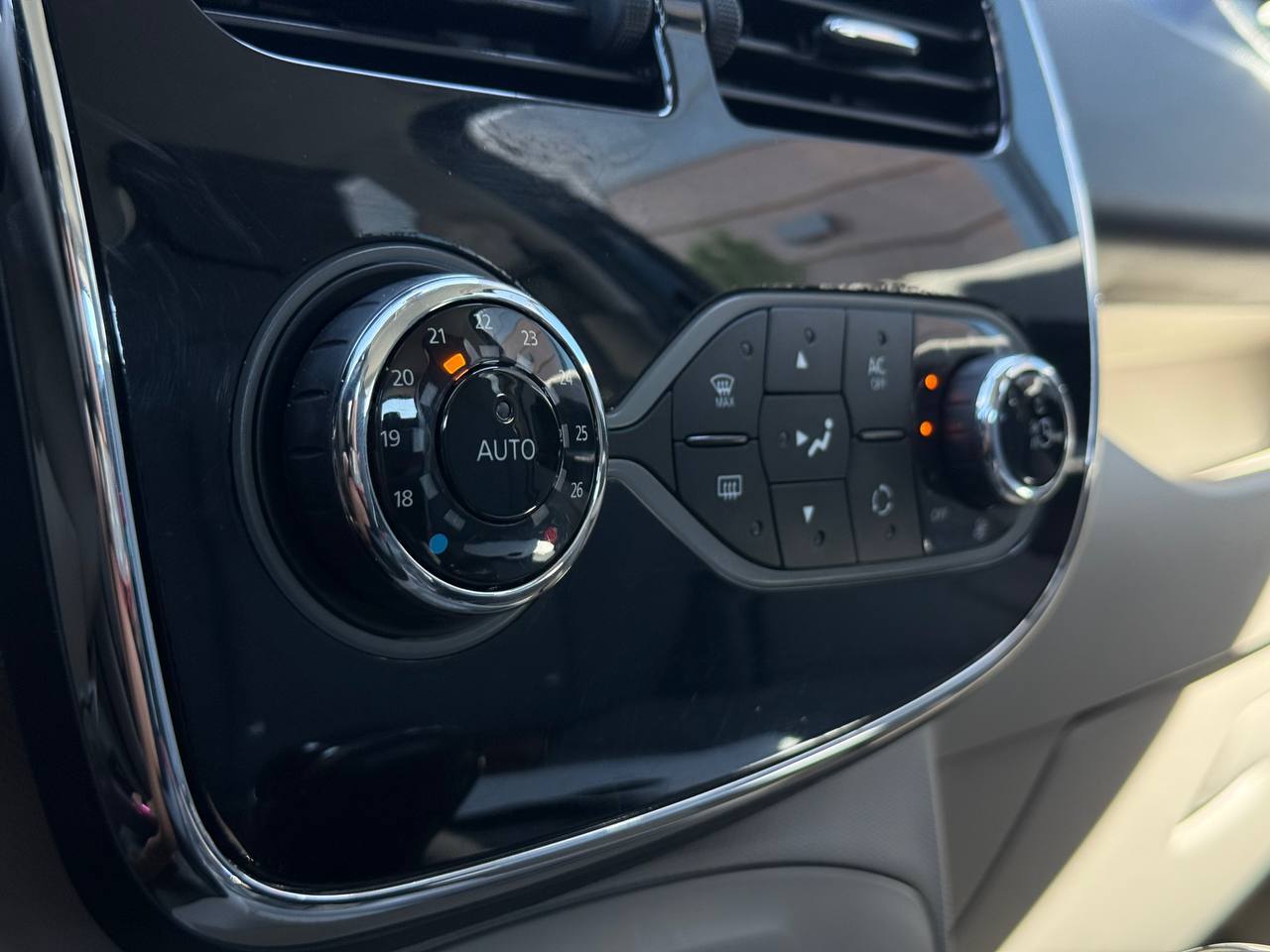 Renault ZOE - фото 32