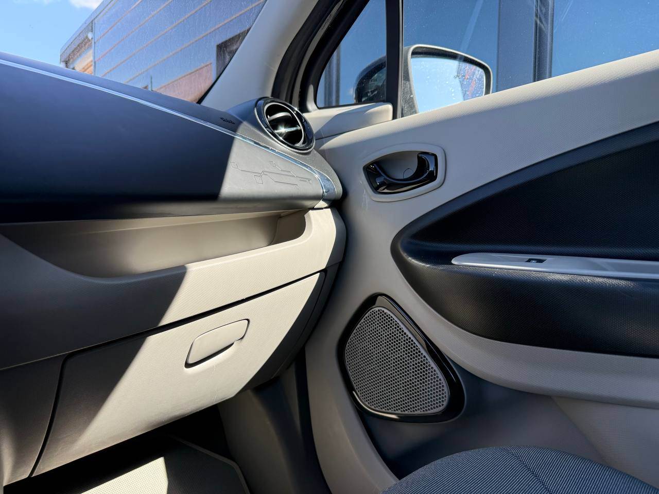 Renault ZOE - фото 35