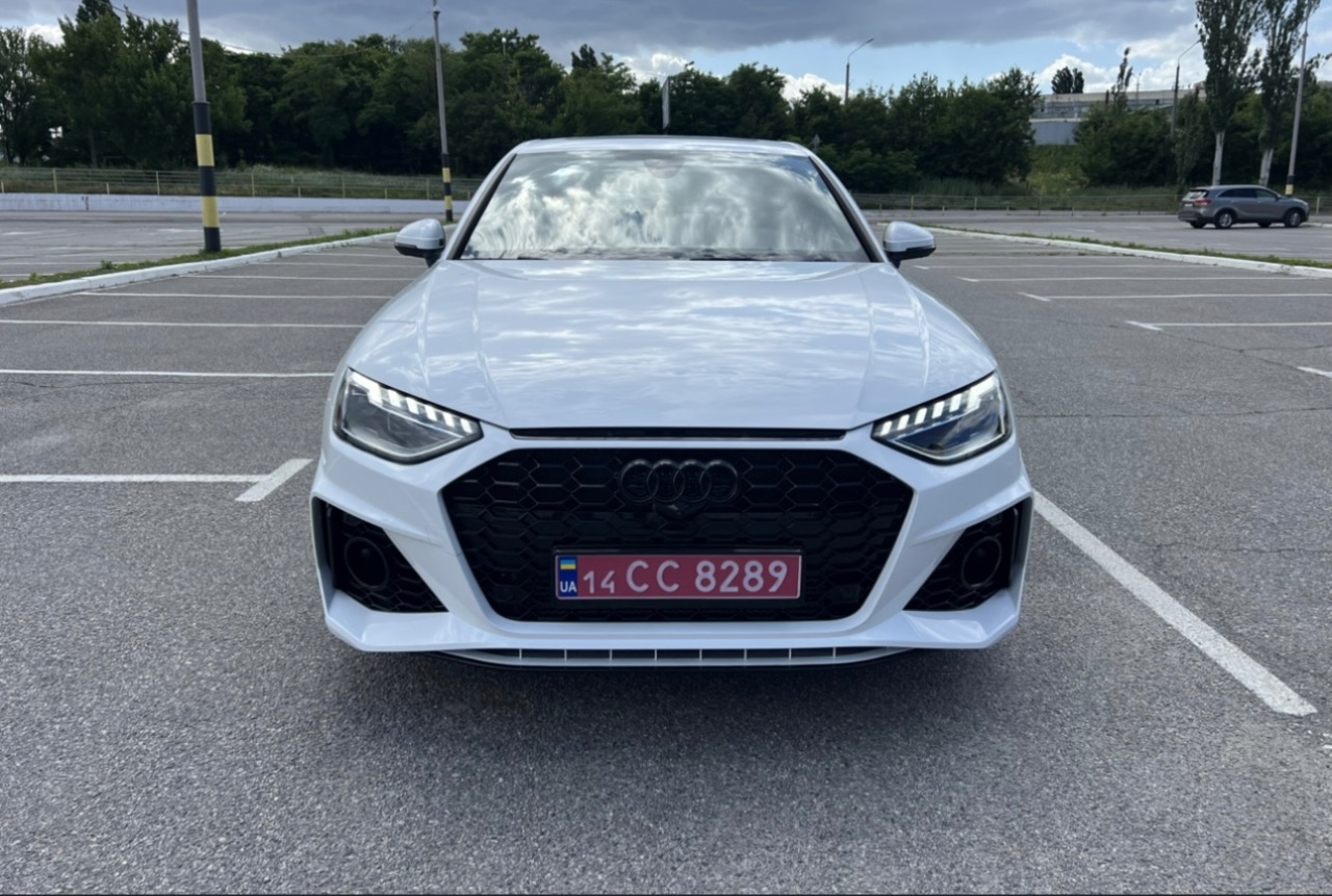 Audi A4 - фото 10
