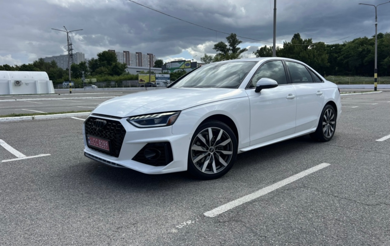 Audi A4 - фото 7