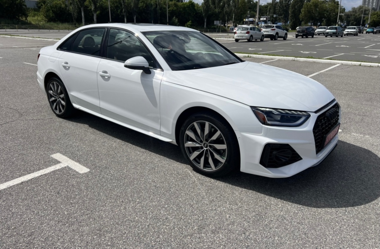 Audi A4 - фото 9