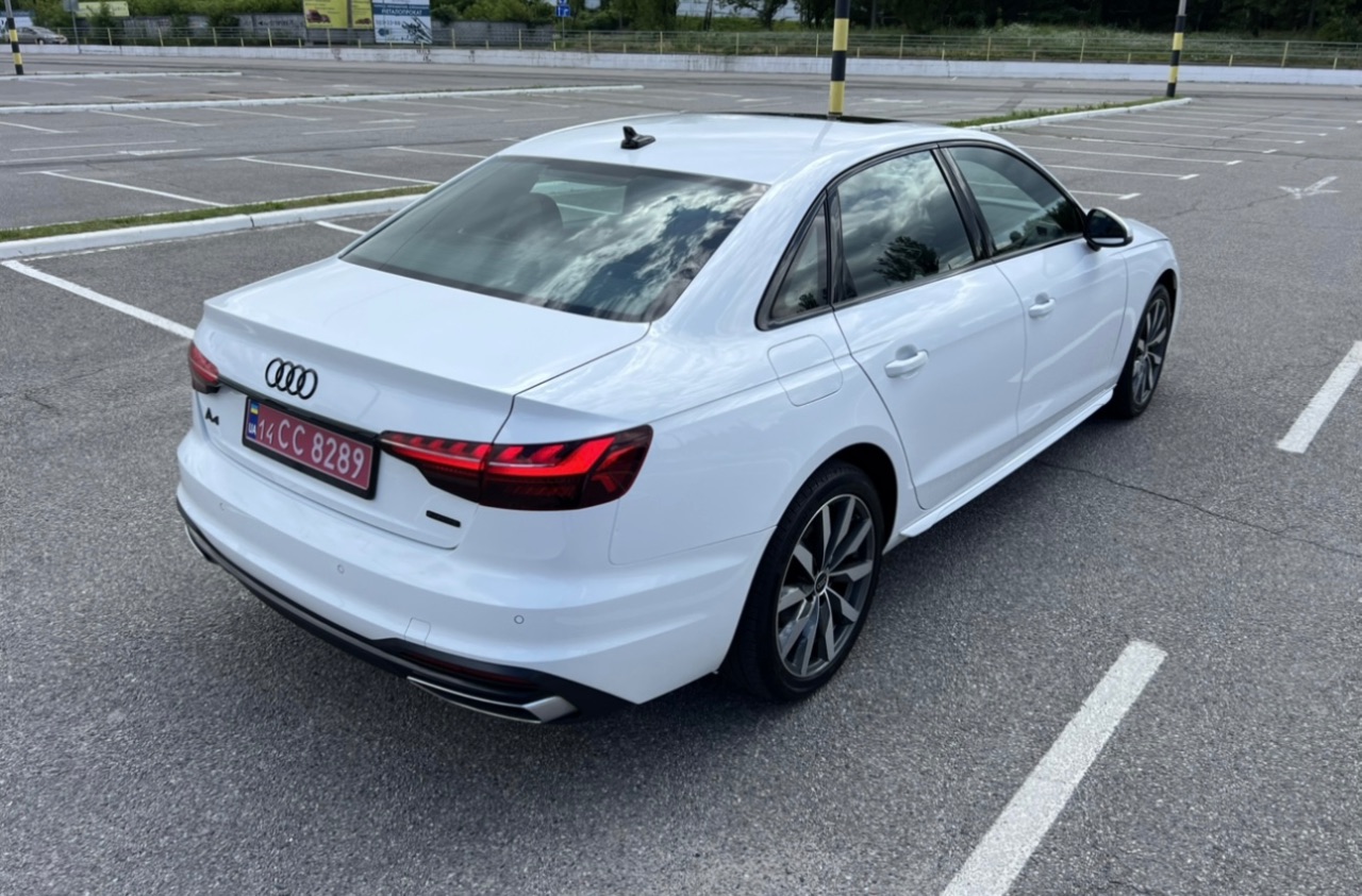 Audi A4 - фото 15