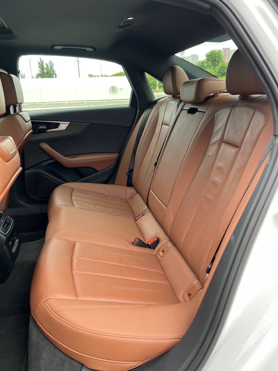 Audi A4 - фото 44