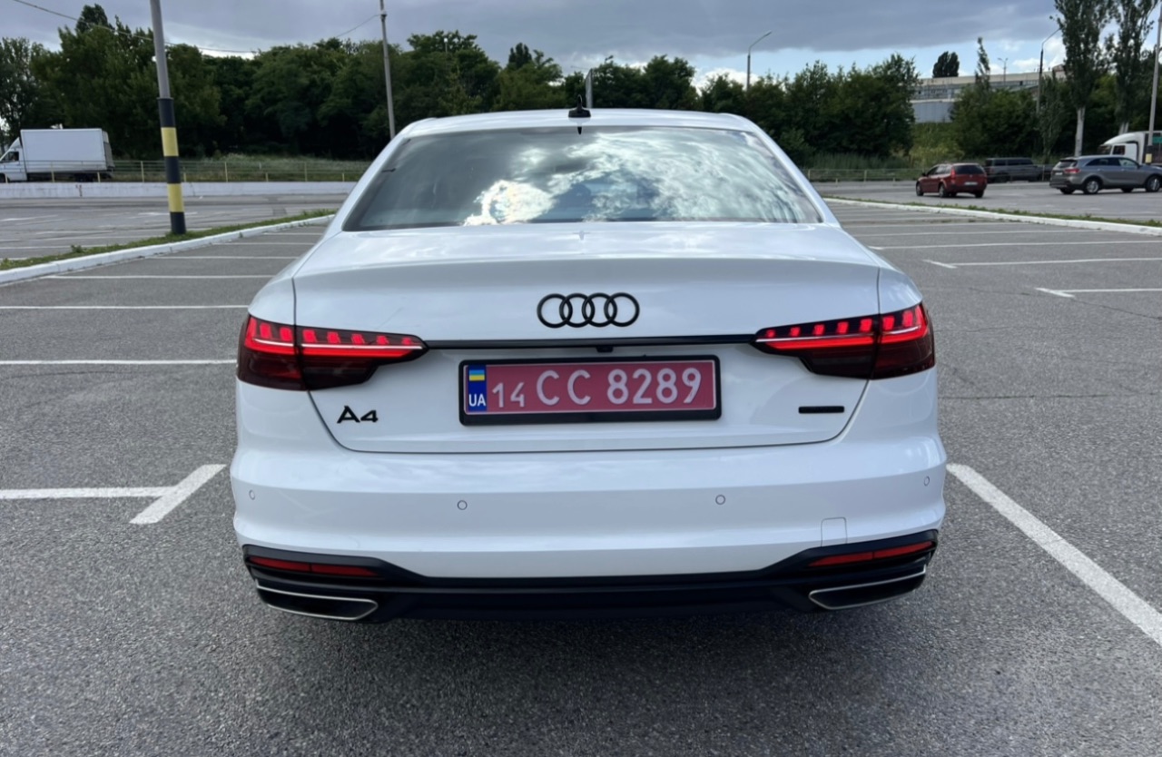 Audi A4 - фото 11